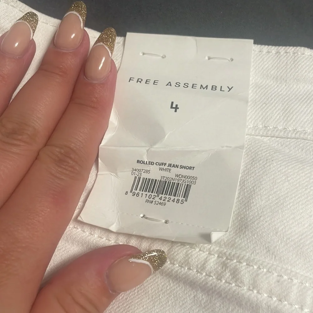 Free Assembly White High Wasted Cuffed Shorts - Picture 5 of 6